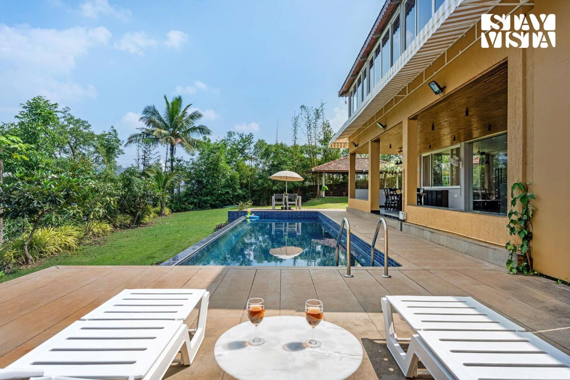 Stayvista At Countryside Meadows With Pool, Ac Pune Bagian luar foto